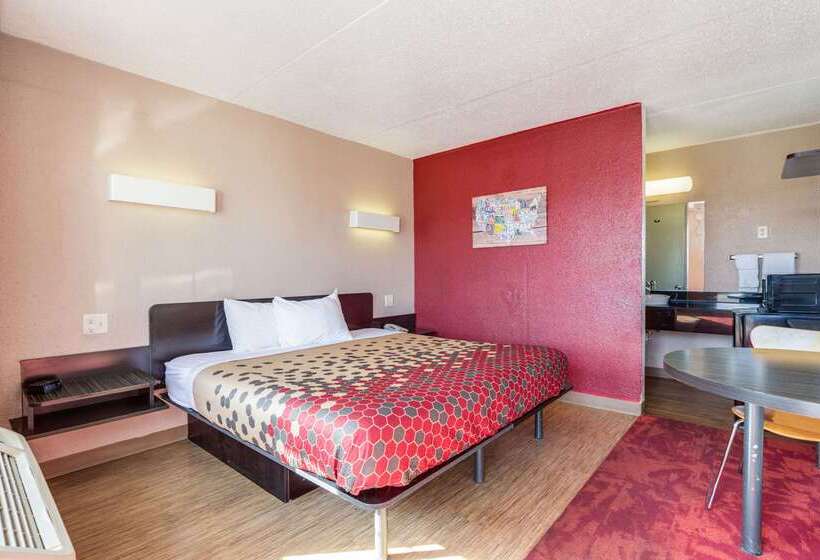 فندق Econo Lodge Inn & Suites