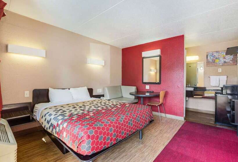 בית מלון כפרי Econo Lodge Inn & Suites