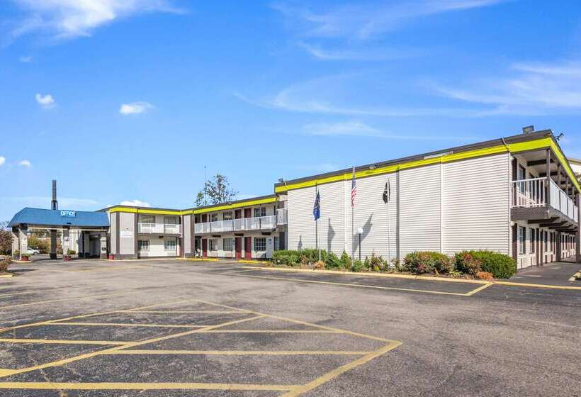 בית מלון כפרי Econo Lodge Inn & Suites