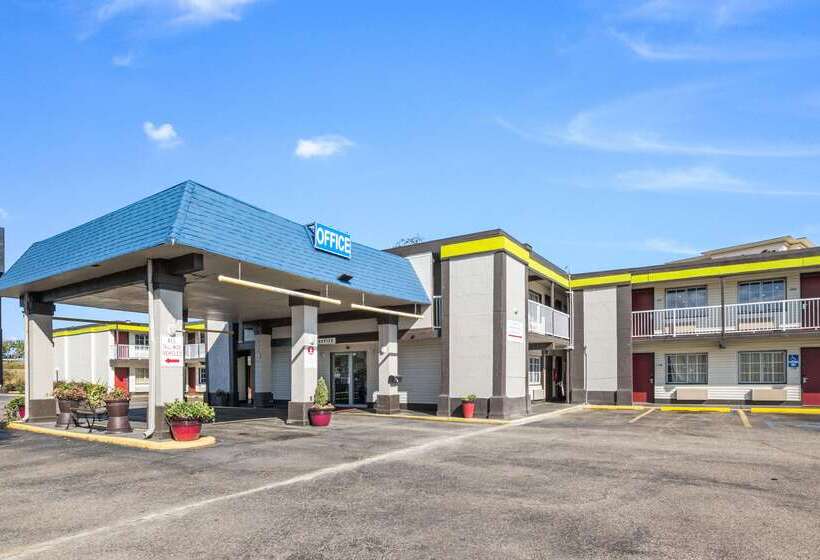 בית מלון כפרי Econo Lodge Inn & Suites