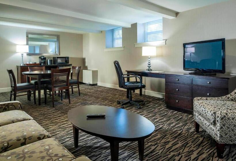 هتل Fairfield Inn & Suites By Marriott Keene Downtown