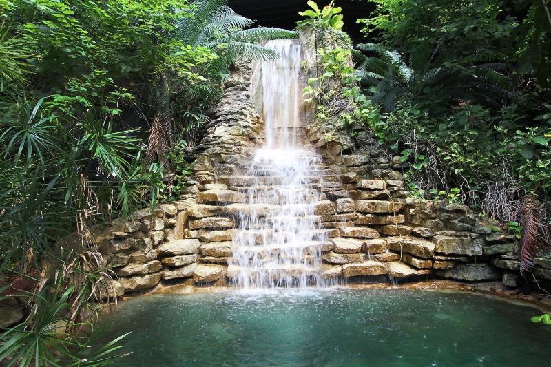 בית מלון כפרי Family Garden Inn & Suites