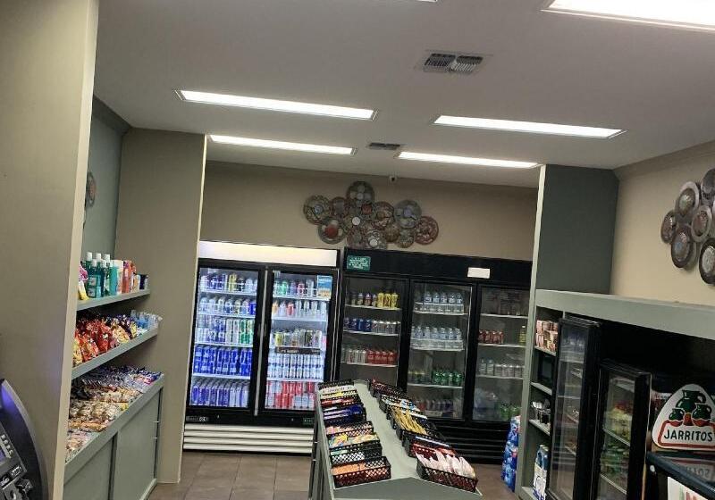 בית מלון כפרי Family Garden Inn & Suites