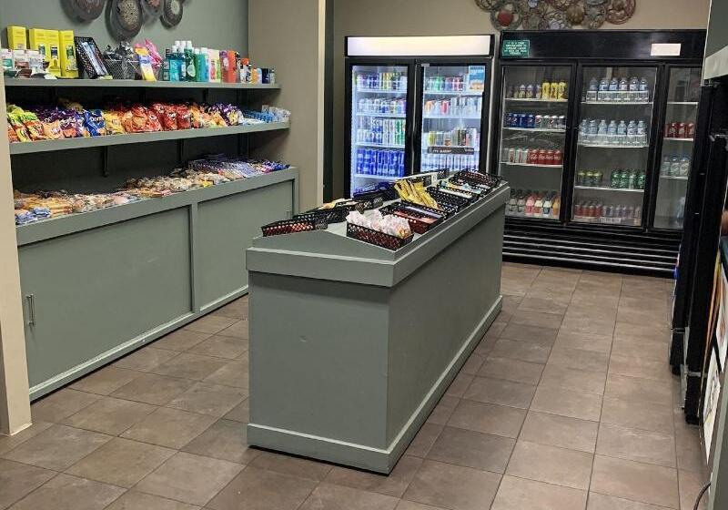 בית מלון כפרי Family Garden Inn & Suites