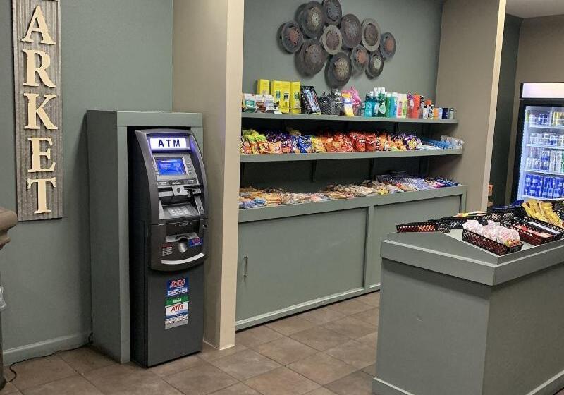 בית מלון כפרי Family Garden Inn & Suites