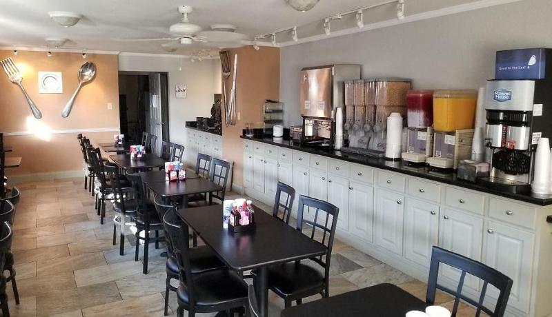 בית מלון כפרי Family Garden Inn & Suites