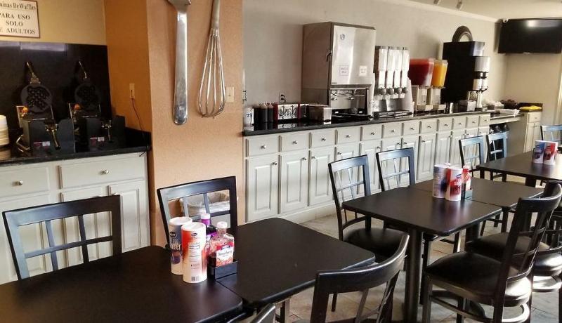 בית מלון כפרי Family Garden Inn & Suites