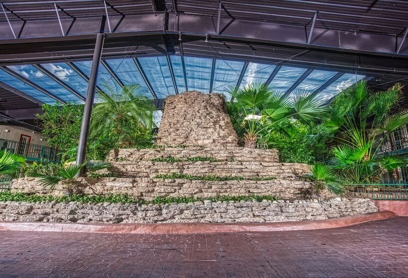 בית מלון כפרי Family Garden Inn & Suites