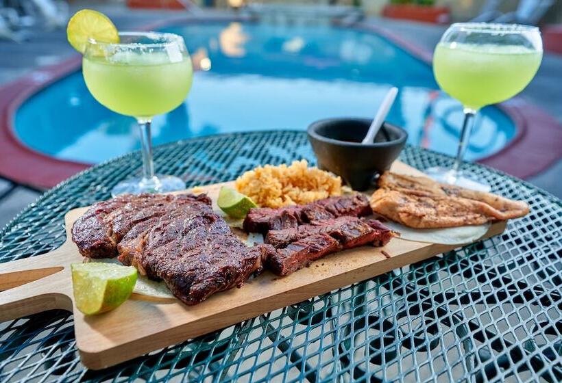 בית מלון כפרי Family Garden Inn & Suites