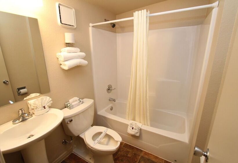 בית מלון כפרי Family Garden Inn & Suites