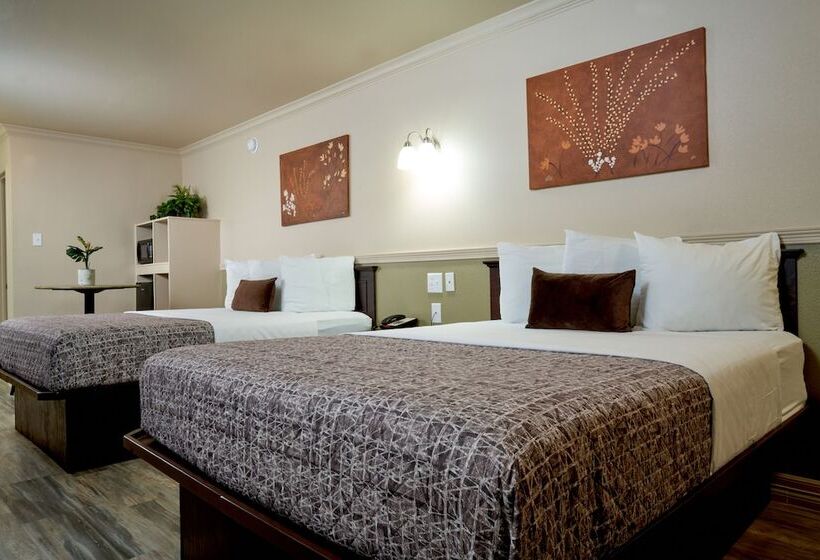 בית מלון כפרי Family Garden Inn & Suites