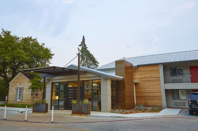 酒店 Fredericksburg Inn And Suites