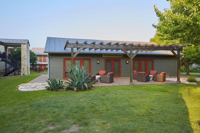 酒店 Fredericksburg Inn And Suites