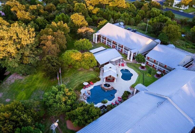 酒店 Fredericksburg Inn And Suites