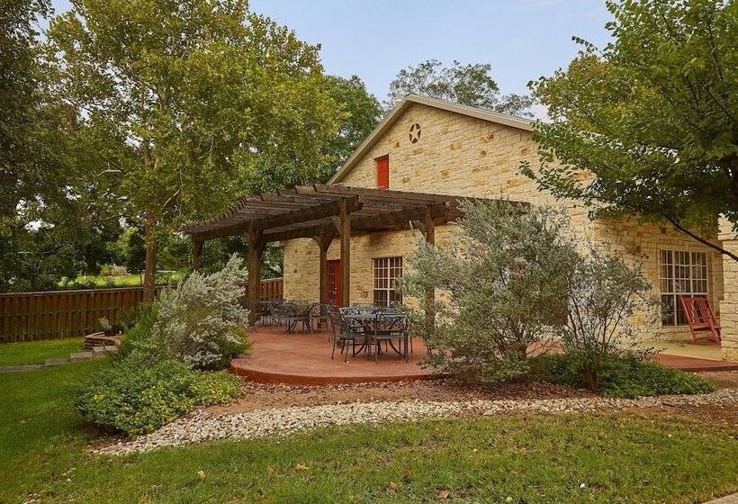 酒店 Fredericksburg Inn And Suites