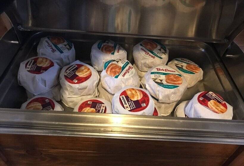 酒店 Fredericksburg Inn And Suites