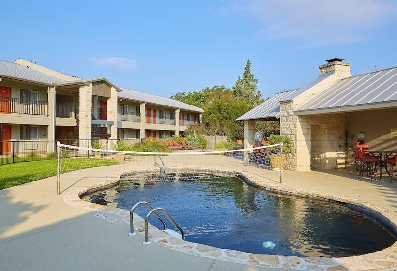 酒店 Fredericksburg Inn And Suites