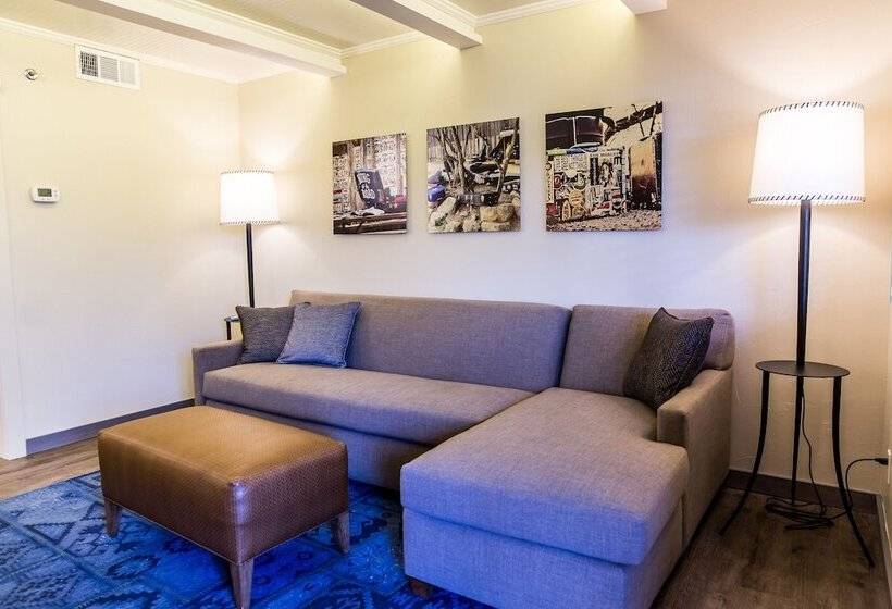 酒店 Fredericksburg Inn And Suites