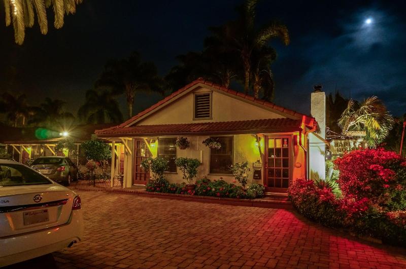 فندق Harbor House Inn