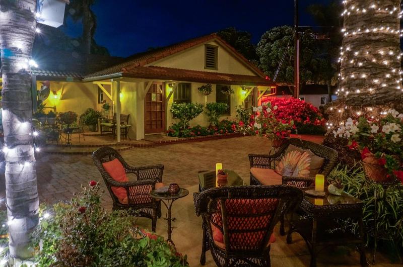 فندق Harbor House Inn