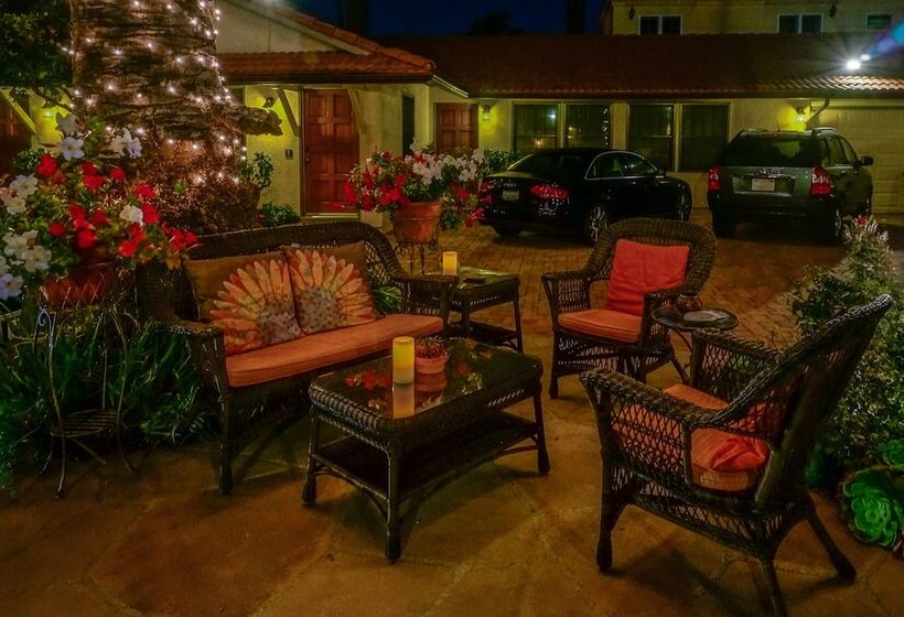 فندق Harbor House Inn