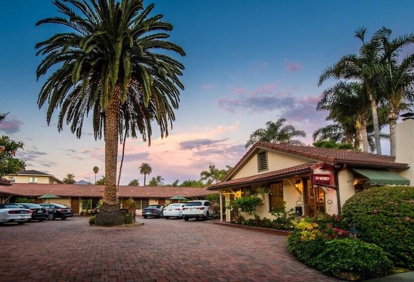 فندق Harbor House Inn