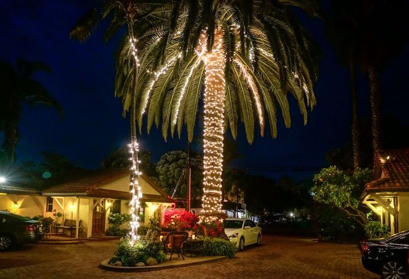 فندق Harbor House Inn