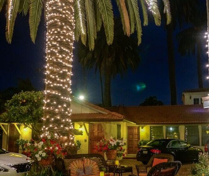 فندق Harbor House Inn