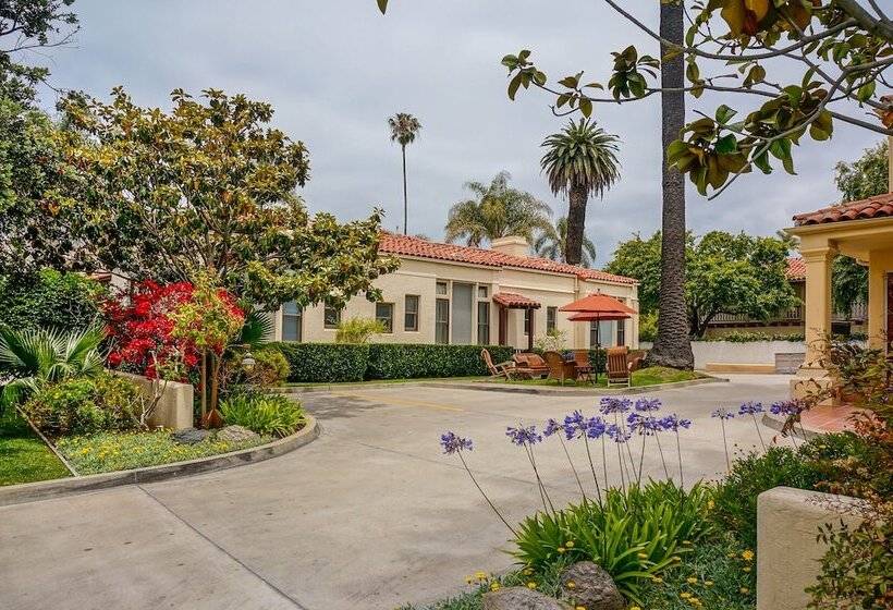 فندق Harbor House Inn