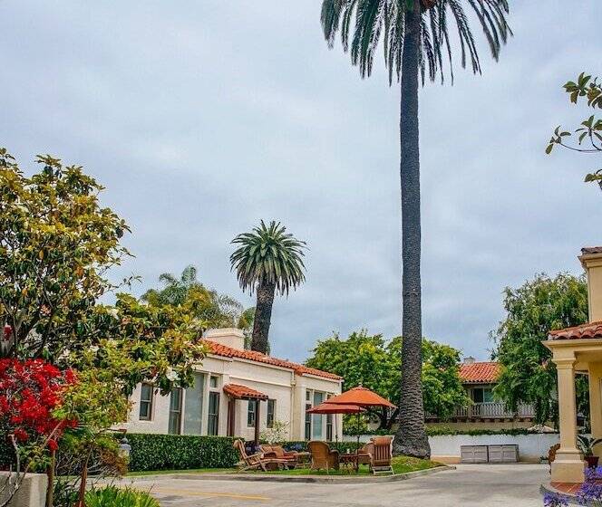 فندق Harbor House Inn