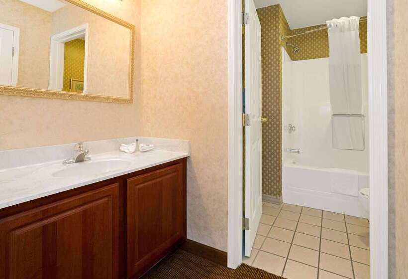 Отель Hawthorn Extended Stay By Wyndham Cincinnati/sharonville