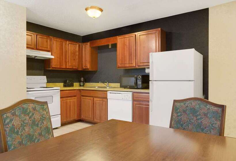 Отель Hawthorn Extended Stay By Wyndham Cincinnati/sharonville