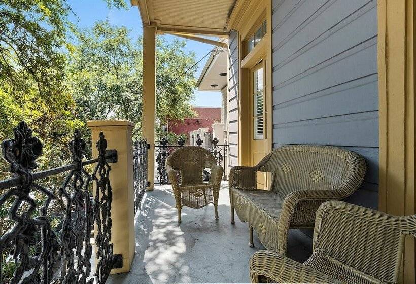 هتل Historic Streetcar Inn