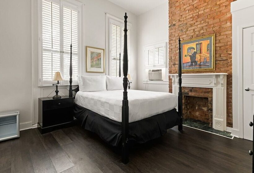 هتل Historic Streetcar Inn