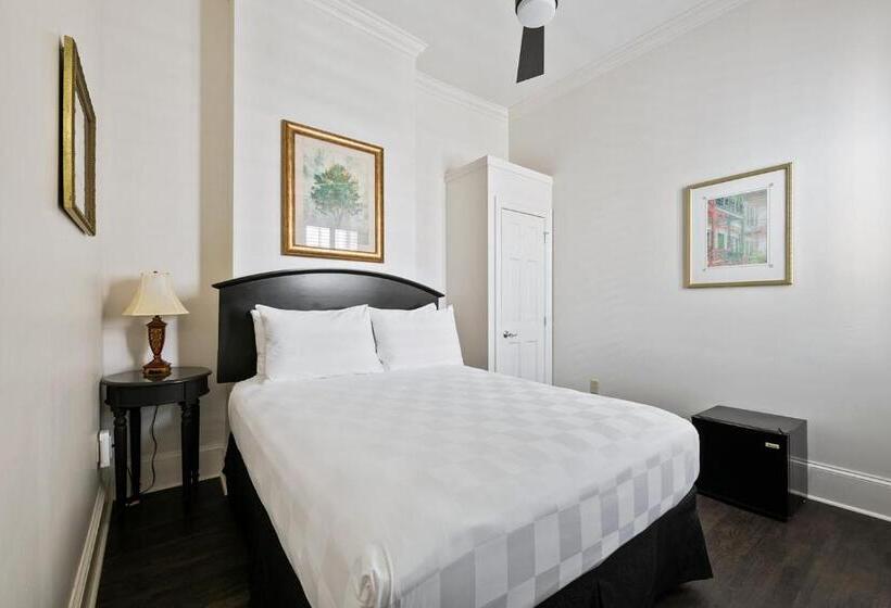 هتل Historic Streetcar Inn