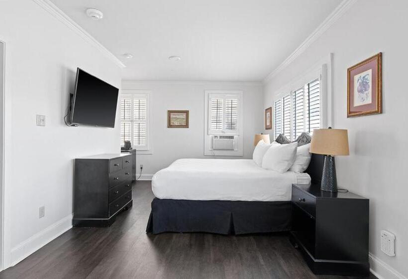 هتل Historic Streetcar Inn