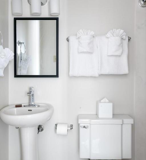 هتل Historic Streetcar Inn