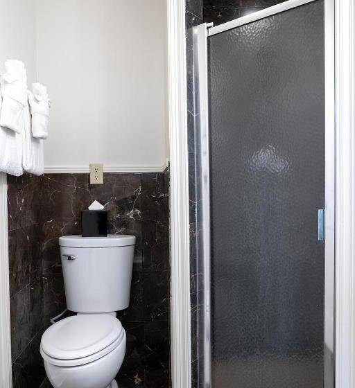 هتل Historic Streetcar Inn