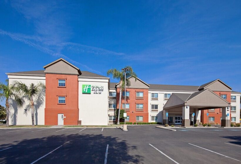 Отель Holiday Inn Express & Suites Tulare, An Ihg