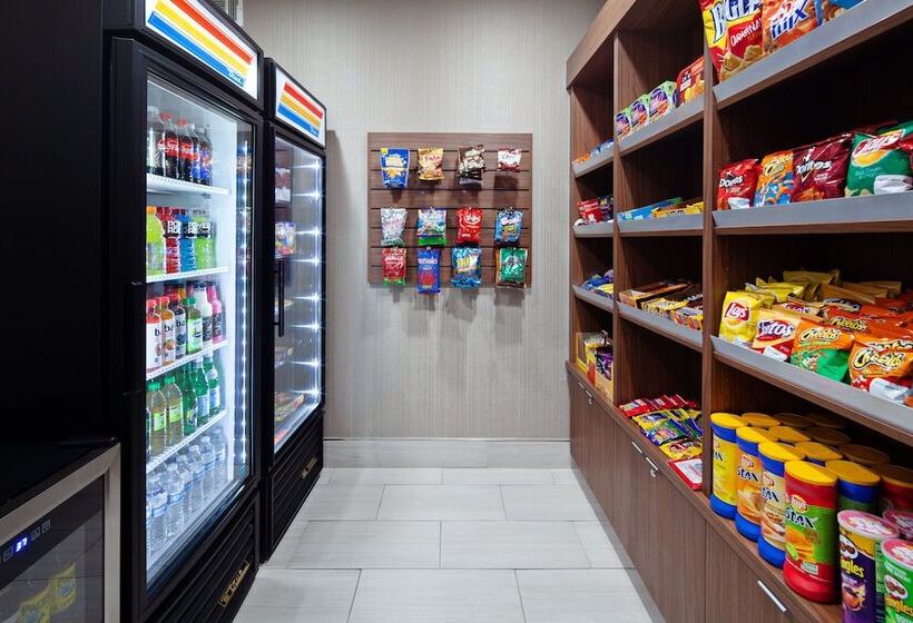 Отель Holiday Inn Express & Suites Tulare, An Ihg