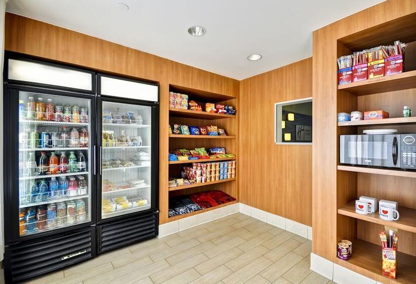 Отель Holiday Inn Express Romulus / Detroit Airport, An Ihg