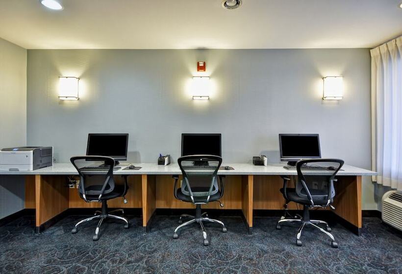 Отель Holiday Inn Express Romulus / Detroit Airport, An Ihg