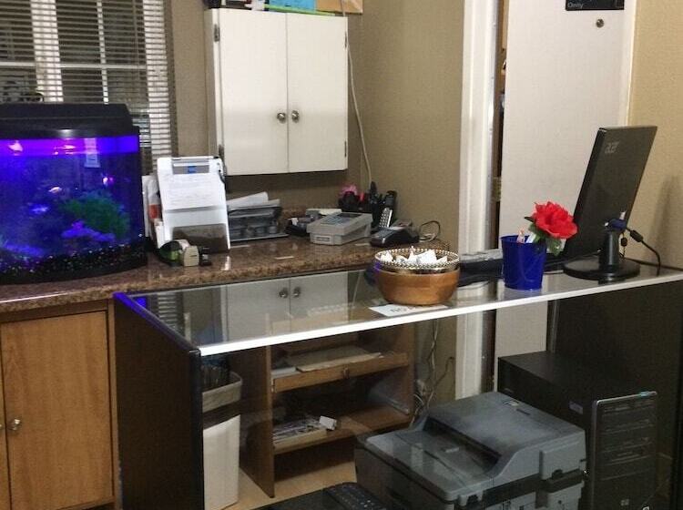 בית מלון כפרי Holland Inn And Suites