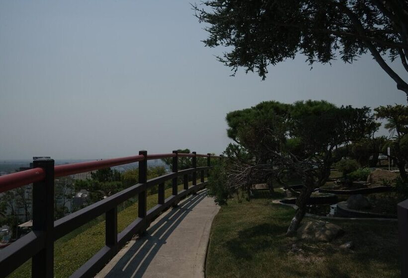 فندق Hollywood Hills