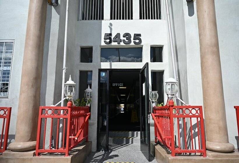 בית מלון כפרי Hollywood Stars Inn