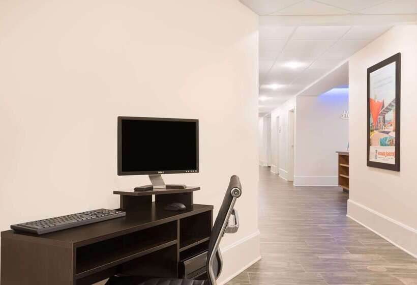 호텔 Howard Johnson By Wyndham Quincy/ Boston