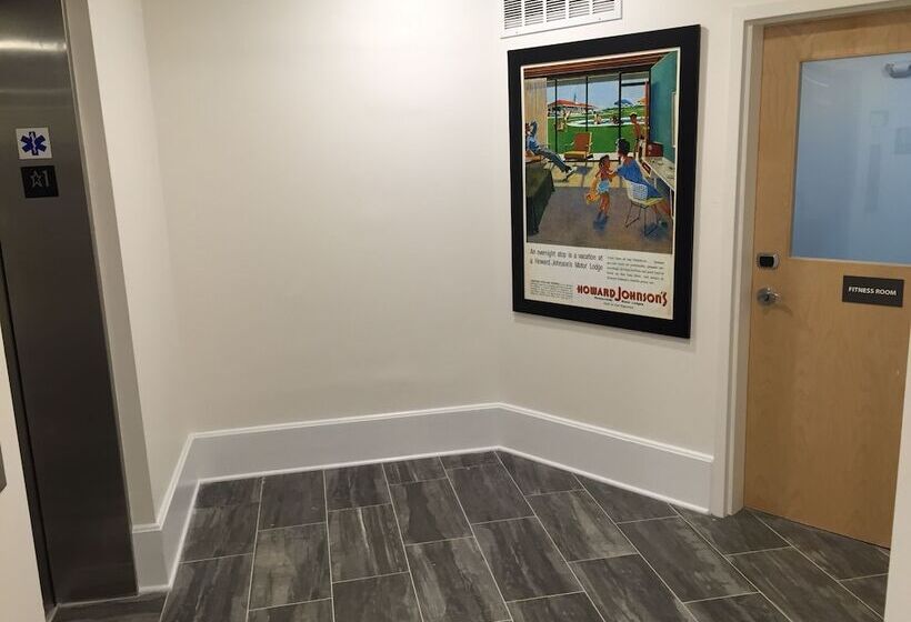 هتل Howard Johnson By Wyndham Quincy/ Boston