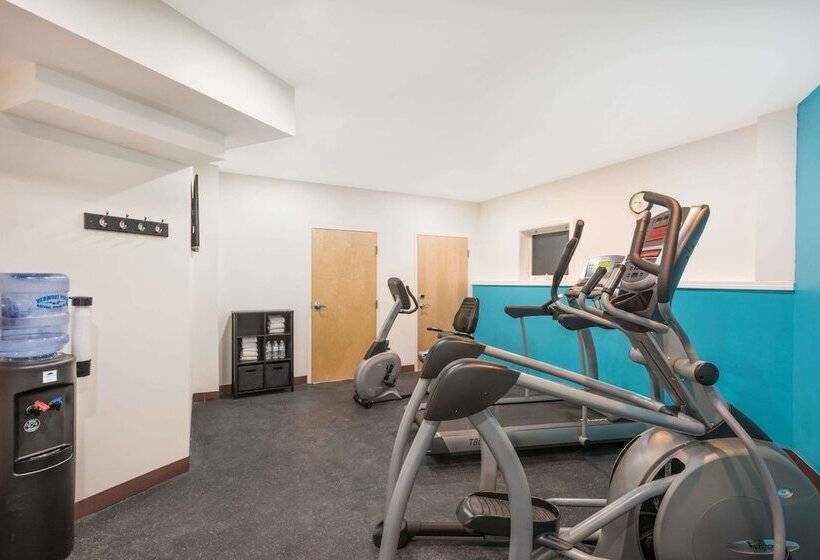 호텔 Howard Johnson By Wyndham Quincy/ Boston