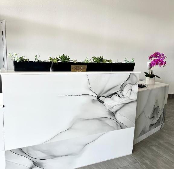 בית מלון כפרי Inn Of Uvalde