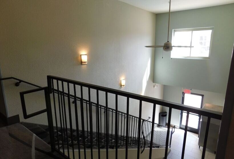 هتل Island Suites